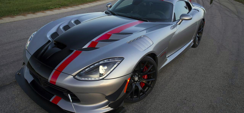 Hihetetlen, de ez tényleg egy közúti használatra szánt Dodge Viper