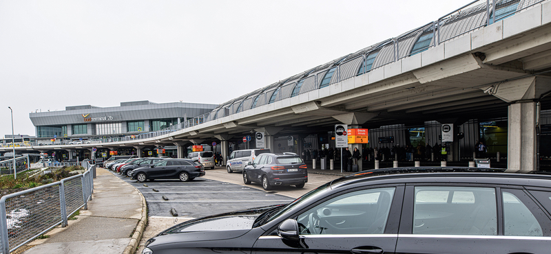 Felújításba kezd a Budapest Airport, kevesebb lesz a parkolóhely, és a buszjárat is máshová érkezik