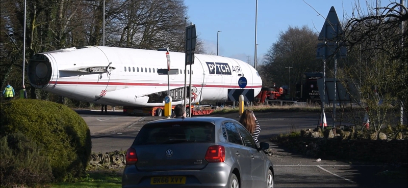 És akkor egy Boeing 727-es tűnt fel a körforgalomban – videó