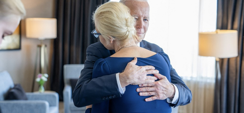 Biden elrontotta Navalnij özvegyének nevét, közvetlenül azután, hogy találkozott vele – videó