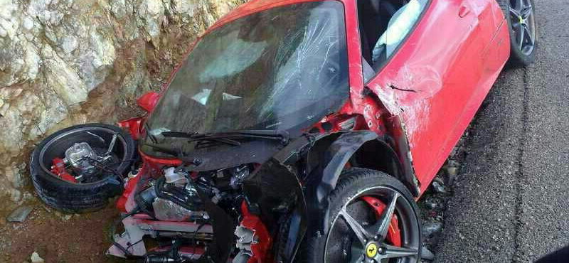 Megvette, majd 2 órával később lezúzta a Ferrari 458 Spidert - fotók