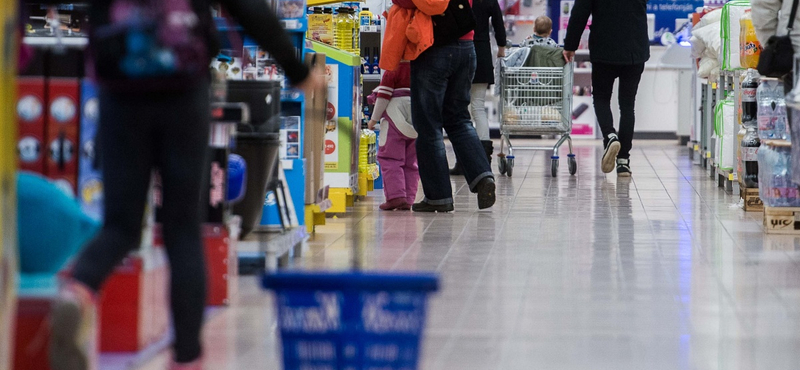 Robotok dolgoznak a Tesco-áruházakban