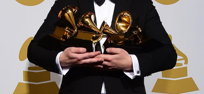 A Grammy-vezér szerint azok a dalok is elnyerhetik a díjat, amelyekbe belenyúlt a mesterséges intelligencia
