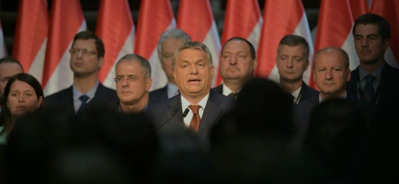 Pénzt osztogatnak Orbánék, alig maradt valami a tartalékból