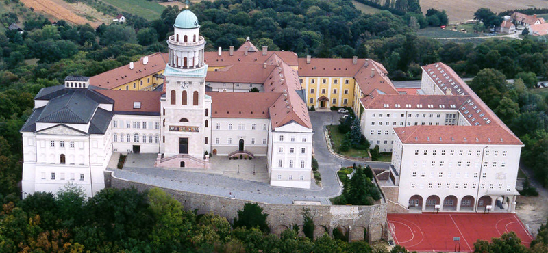 Megújul a bazilika Pannonhalmán