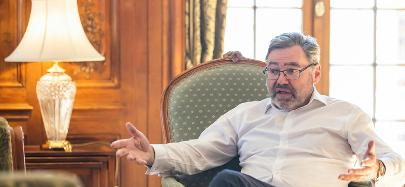 Határozott búcsúüzenetet küldött a brit nagykövet a magyar kormánynak: „A kisebbségeket démonizálják, a szomszédokat bűnözőként ábrázolják”