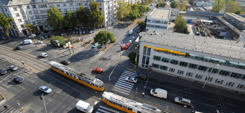 Hónapokig csak egy irányba lehet majd menni az Etele út egy szakaszán