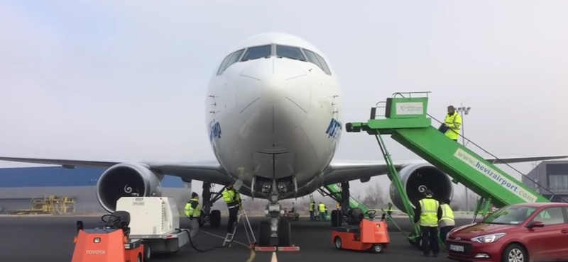 Ekkora utasszállító még nem landolt a Balatonnál – videó