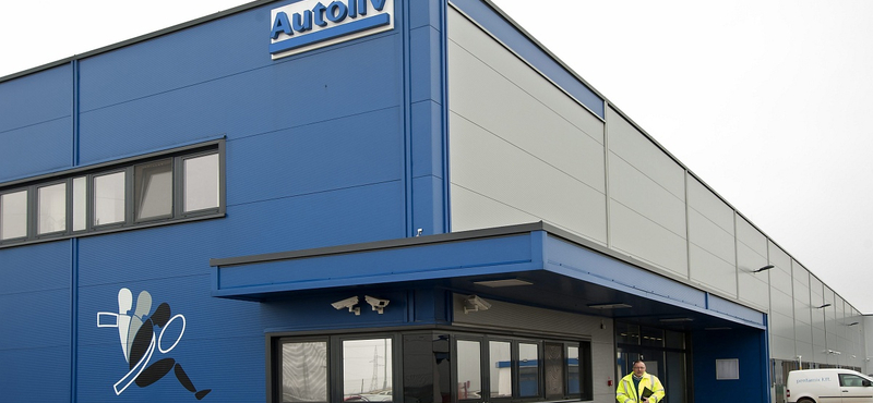 Ukrán és Fülöp-szigeteki vendégmunkások is sztrájkoltak a sopronkövesdi Autoliv gyárában