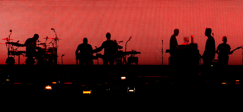 Hitler- és Sztálin-idézeteket mellékelt budapesti koncertjéhez a Massive Attack