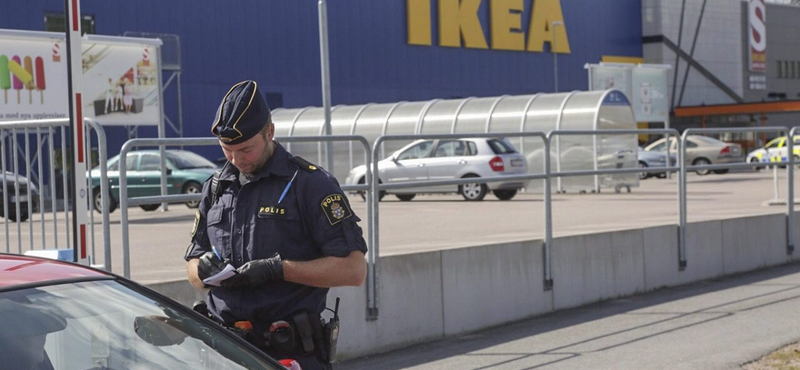 Megkéseltek több embert egy svédországi IKEA-ban