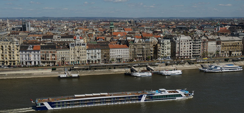 Hiába jött több külföldi az országba, kevesebbet költöttek