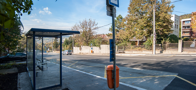 Ezeken a helyeken újítják fel a buszmegállókat Budapesten