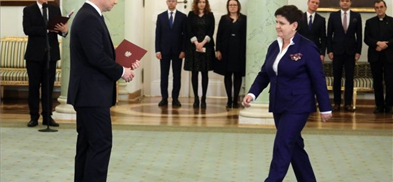 Elfogadta Szydlo és kormánya lemondását a lengyel elnök