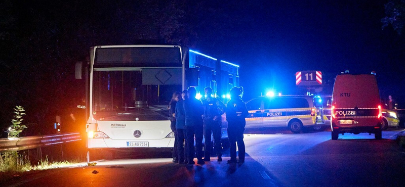 Hat embert késelt meg egy nő egy német buszjáraton Siegenben