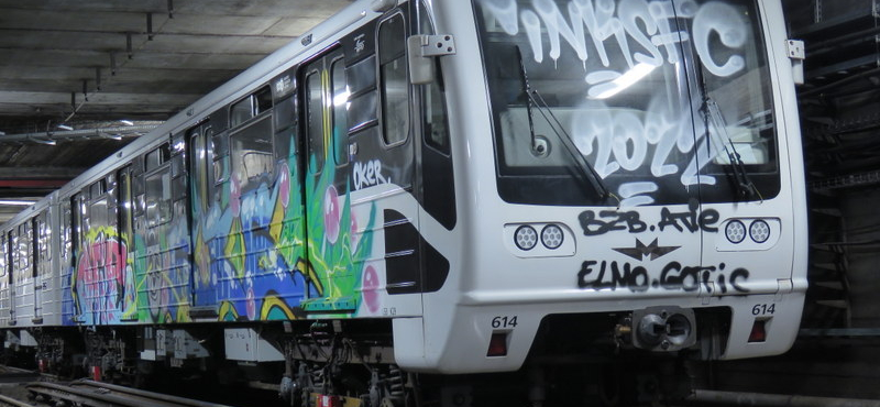 Budapestre jött egy graffitis banda, egymilliós kárt okoztak metrókocsikban – videó