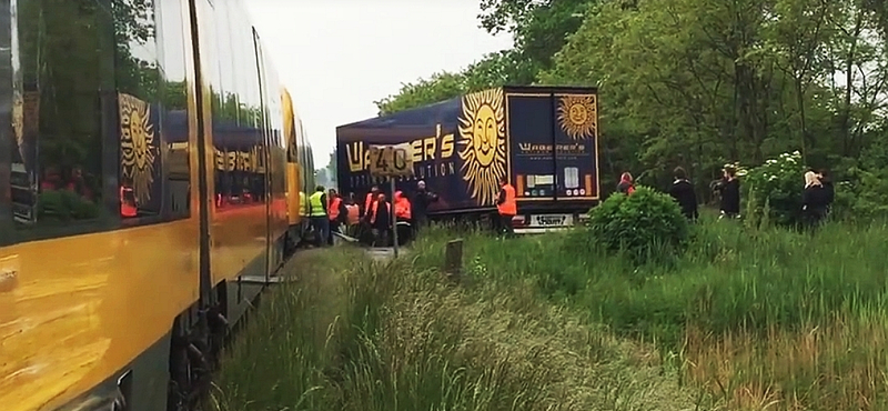 Újabb Waberer's-sofőr halt meg - vonattal ütközött a kamion