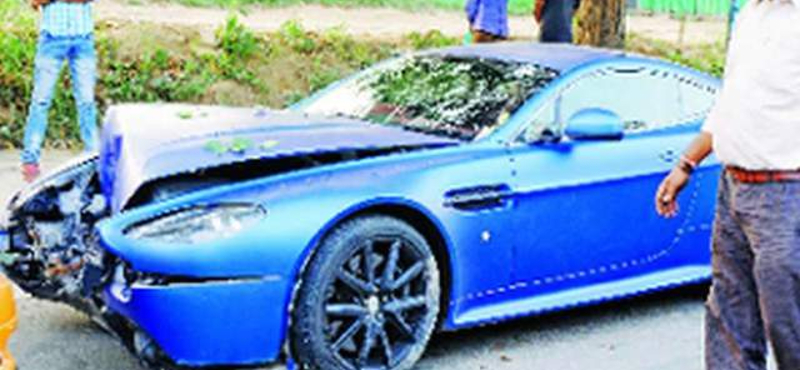 Egy kutya miatt törte össze 485 ezer dollárt érő Aston Martinját