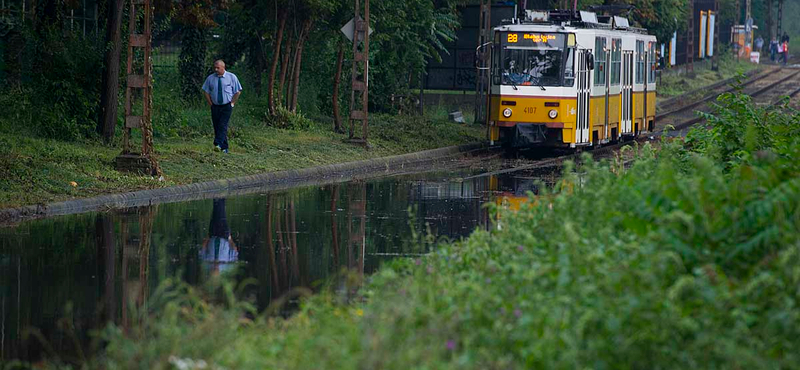 Több helyen lebénult Budapest közlekedése