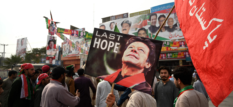 Tíz év börtönre ítélték államtitok kiszivárogtatásáért Imran Kahn volt pakisztáni miniszterelnököt