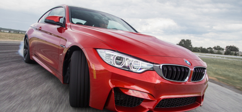 Driftelni szeretne? A BMW most gyorsan, lépésről lépésre megtanítja – videó