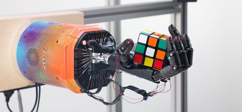 Van itt egy robotkéz, amely magától megtanulta, hogyan kell kirakni a Rubik-kockát