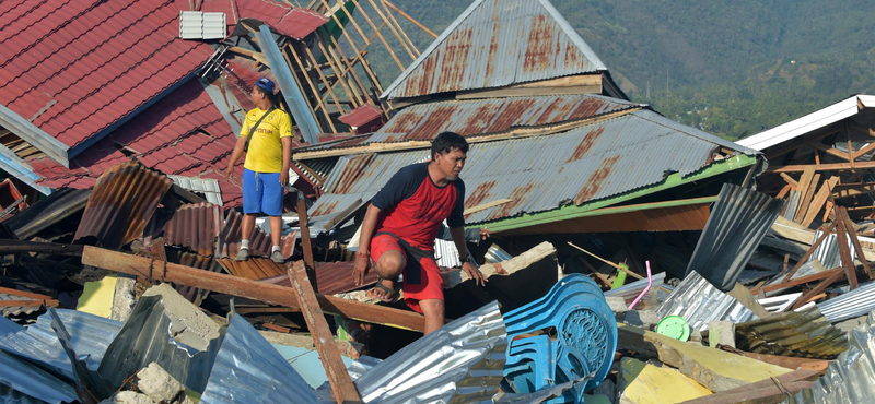 Drámai drónvideók mutatják a cunami pusztítását Sulawesin