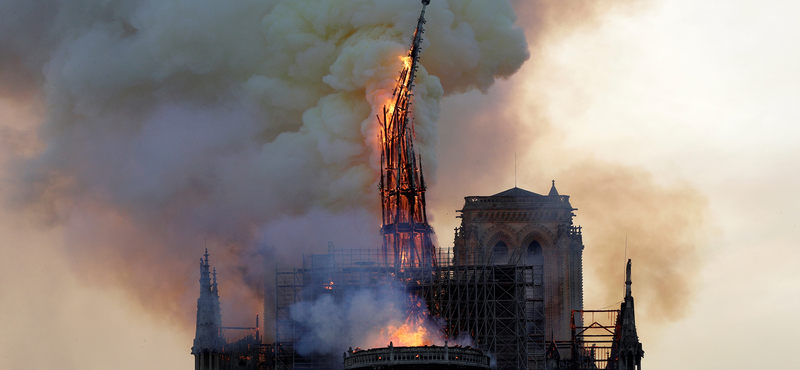 Azt hitték, megolvadt, de megtalálták a Notre-Dame rézkakasát