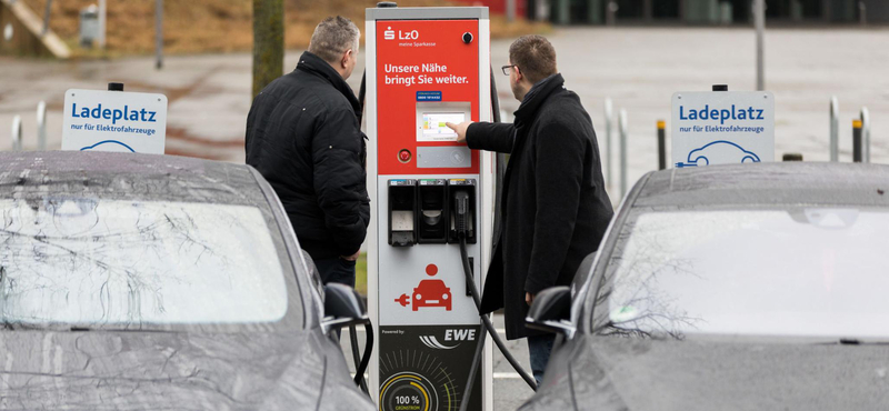 Jönnek az e-autók és csúnyán kiverik a biztosítékot - mindenhol