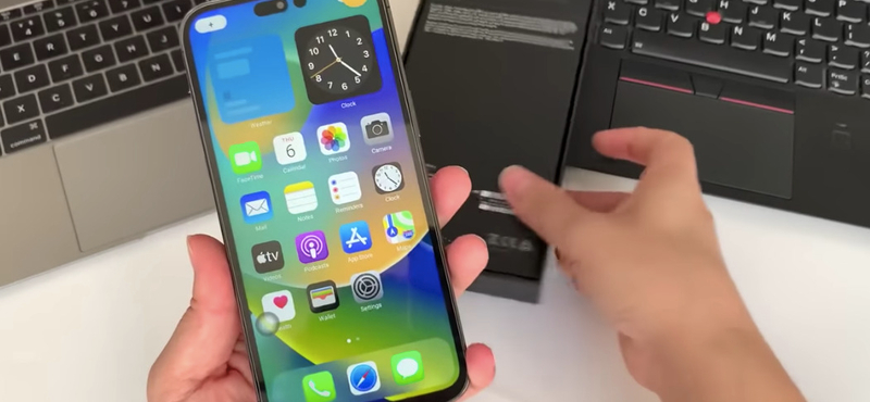 Még be sem mutatták az iPhone 14 Prót, de van, ahol már kapható – Androiddal