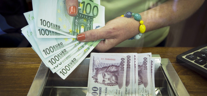 Ezért nem zavarja Matolcsyt és a kormányt, hogy gyengül a forint