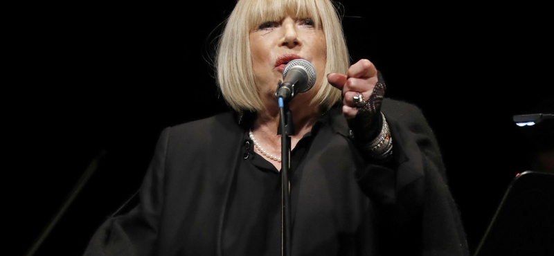 Marianne Faithfull is kórházba került a koronavírus miatt