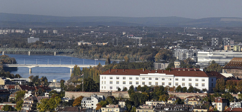 Bombára bukkanhattak a budai Várban