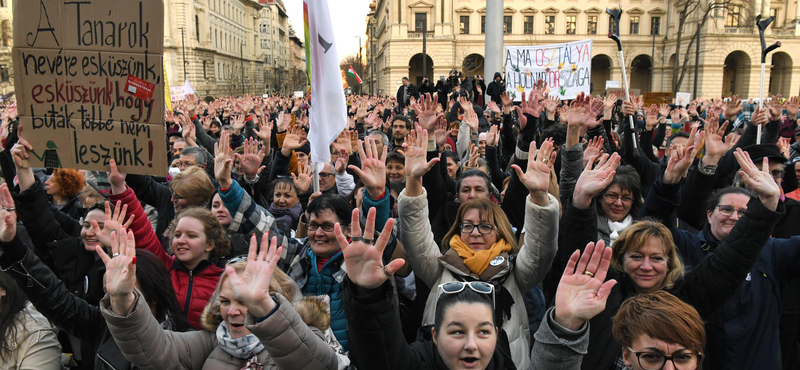PSZ: Az Európai Bizottság is felfigyelt az elbocsátott magyar tanárok történetére