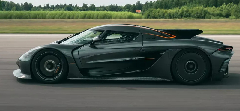 3,96 másodperc alatt katapultál 200-ról 300-ra a Koenigsegg benzines hiperautója