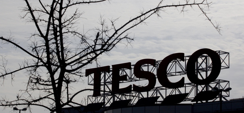 Késsel támadt egy Tesco biztonsági őreire egy férfi