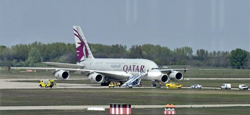 Olyan erős turbulenciába került a Qatar Airways repülőgépe, hogy megsérült 12 ember