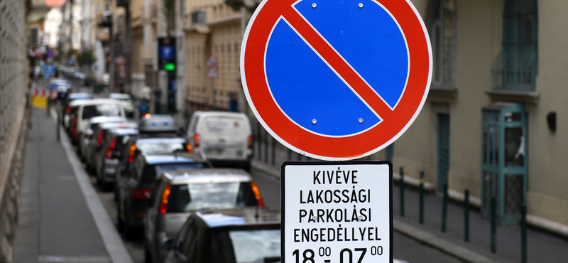 A sztrájkoló tanárok melletti kiállásként 200 autóból álló konvojjal vonulnak fel a szakszervezetek Budapesten