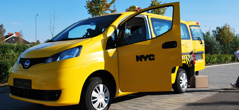 Újpesten az új New York-i taxi - fotók