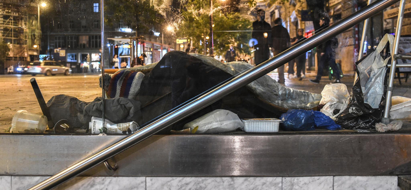 Közmunkást faragna a hajléktalanokból az Orbán-kormány