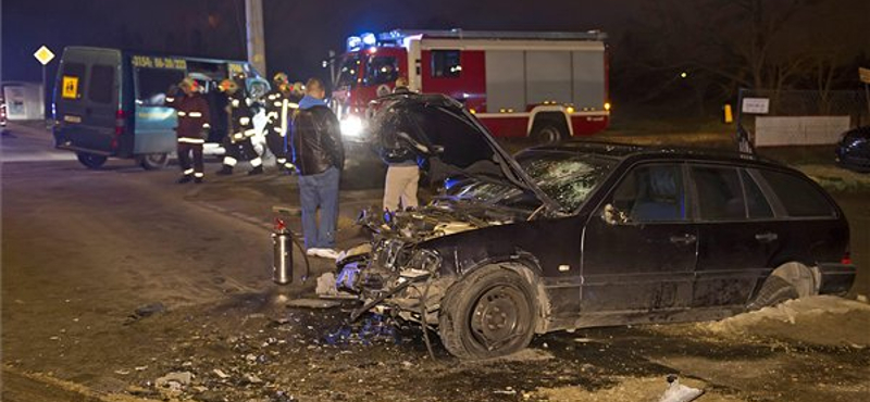 Öt autóval karambolozott este egy sofőr Pesten - fotók