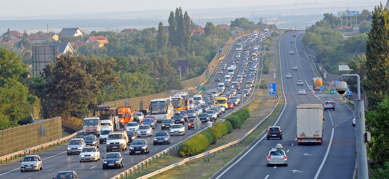 Két baleset az M7-es Budapest felé vezető sávjában