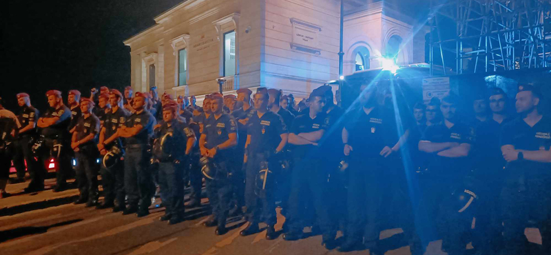 TASZ: Jogellenes volt, hogy nem engedték fel a diáktüntetők egy részét a Várba