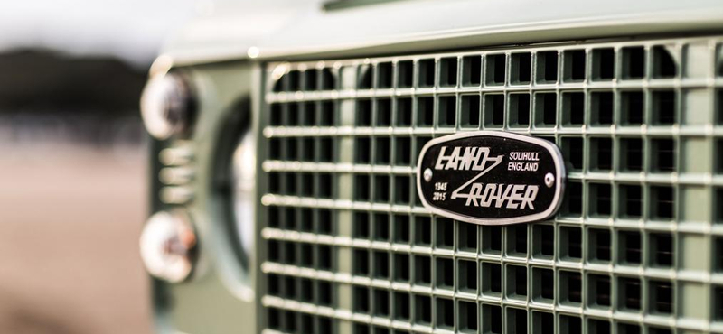 Így néz ki egy Land Rover, ami 30 év után bukkant elő a tengerből – videó