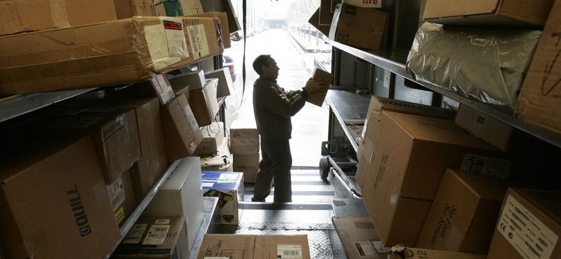 Az online vásárlók majdnem fele kapott már sérült karácsonyi csomagot