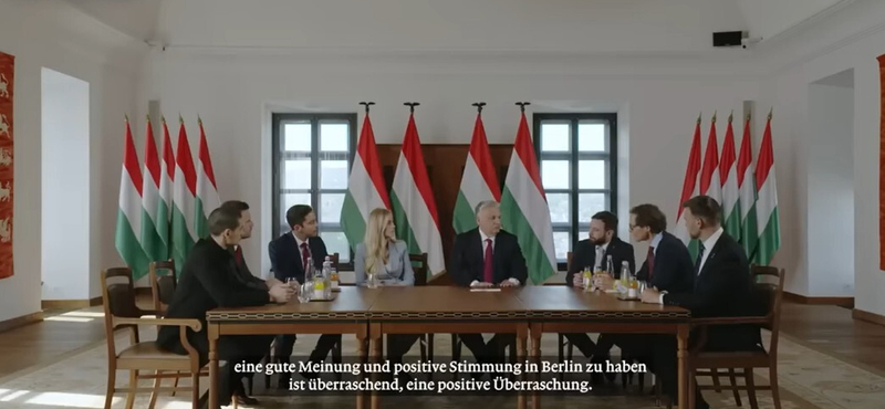 Orbán egy csapat baráti újságírónak és influenszernek bizonygatta a Karmelitában, hogy a migráció rossz