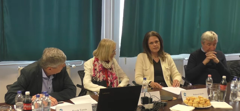 „Az infláció oka maga a kormány” – az árrésstopról tartottak kerekasztalt a közgazdászok