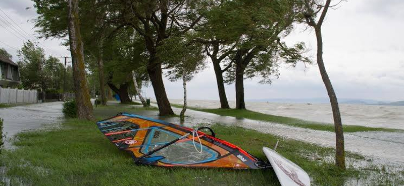 Fotó: Fonyódligetnél már kiöntött a Balaton