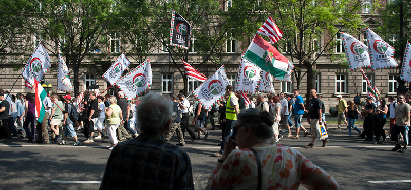 „Tagok legyünk? Vagy szabadok?” - videó a Jobbik-tüntetésről