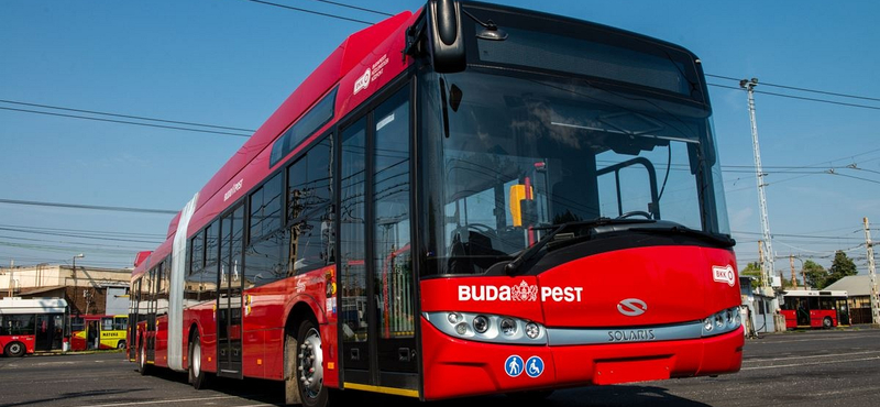 Összetörte az új trolit egy BKV-s a vezetőség szeme láttára